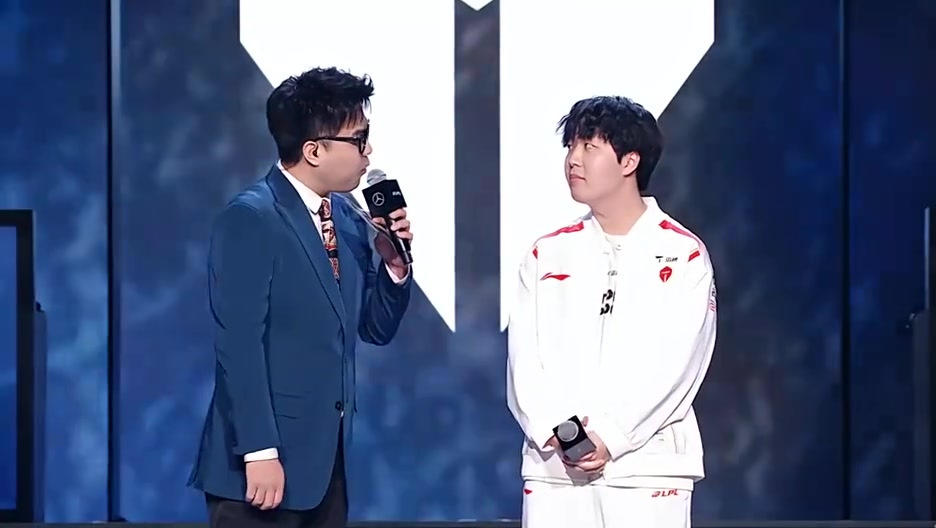 Kanavi谈拿下第二赛段MVP：感谢队友和教练组，得到认可很开心